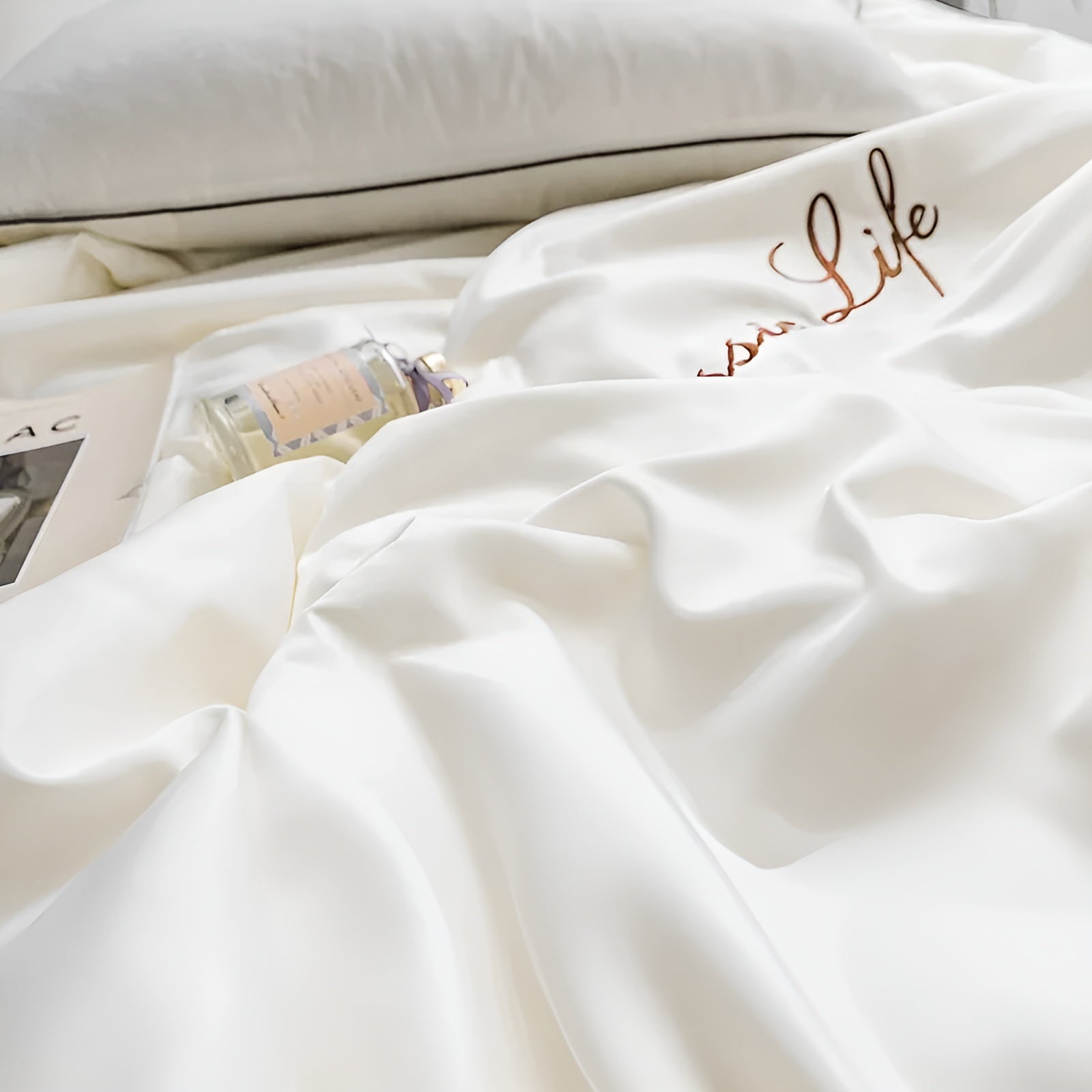 CozyLuxe SatinTouch Blanket – Silky Smooth Comfort for Year-Round Luxury