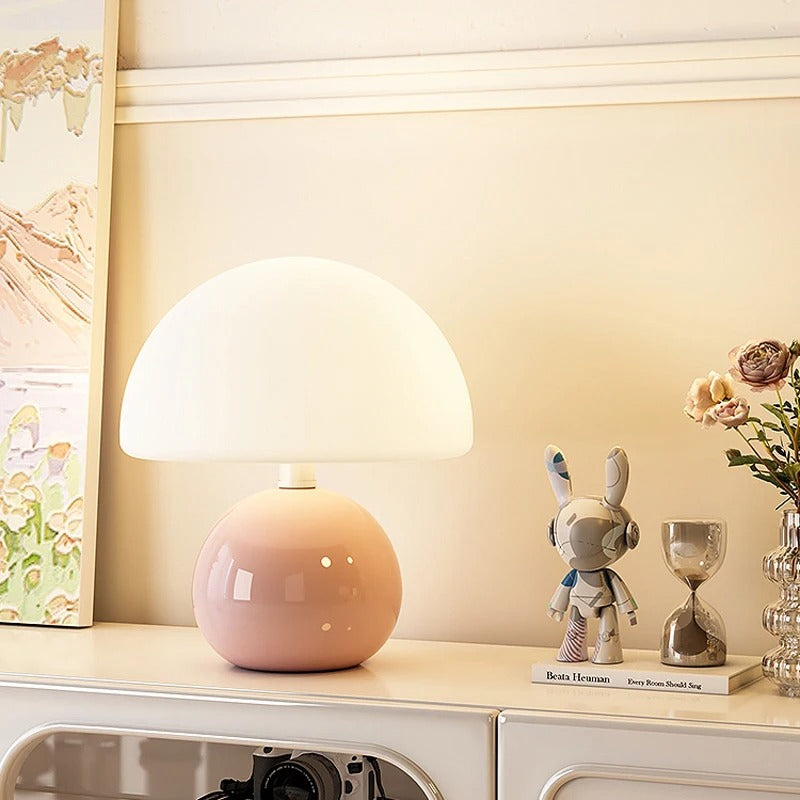 Creamy Shine | Modern bedside lamp