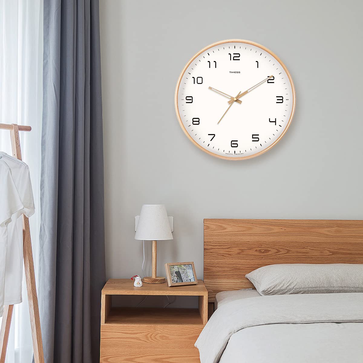 Simple Solid Wood Analogue Wall Clock for Home