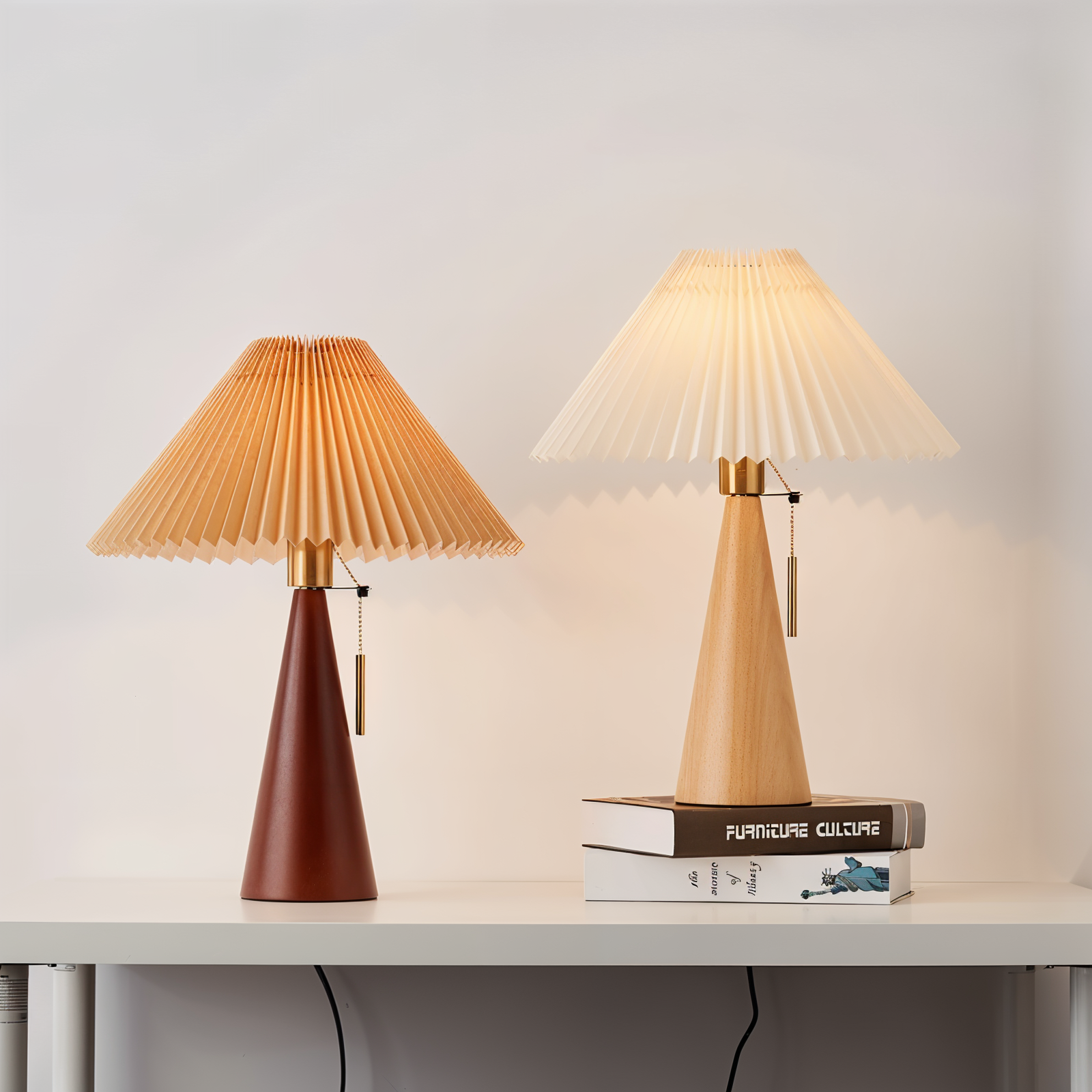 Vintage table lamp - Pleated table lamp with wooden base