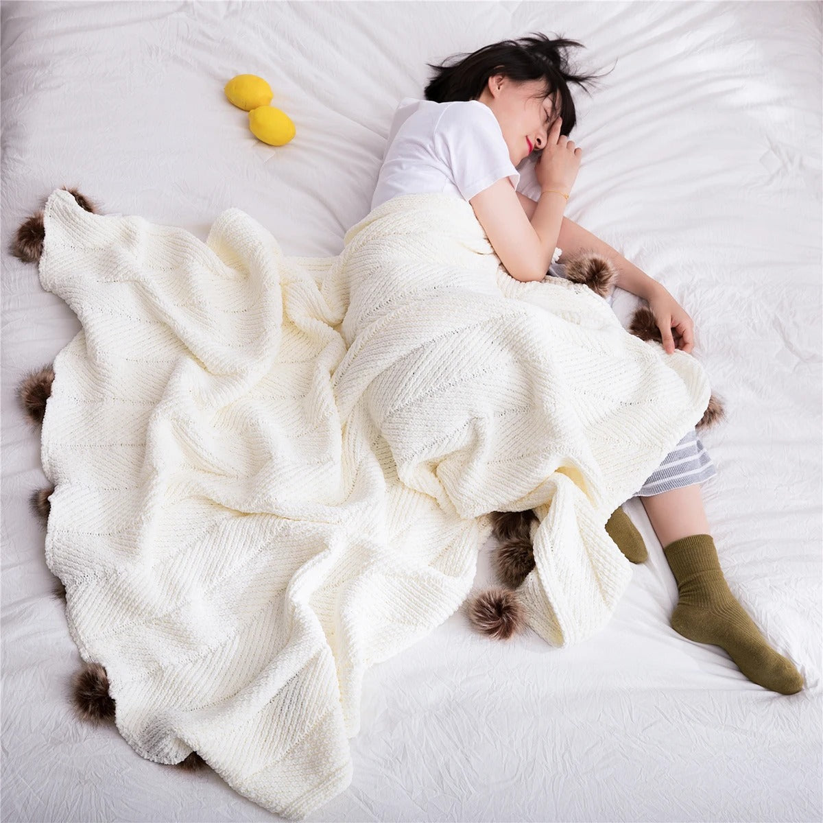 Chunky Knit Chenille Blanket with Cute Pom Poms